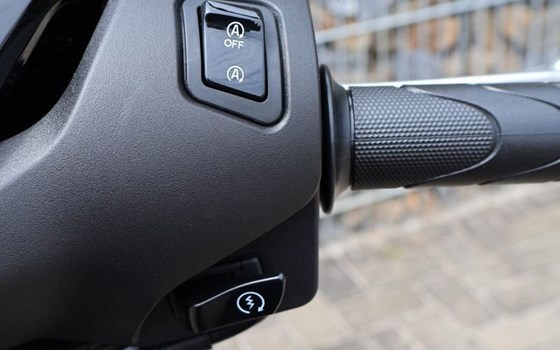 Gebrauchtmotorrad Honda SH150i - Bild 10