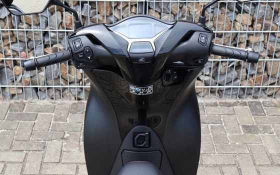 Gebrauchtmotorrad Honda SH150i - Bild 7