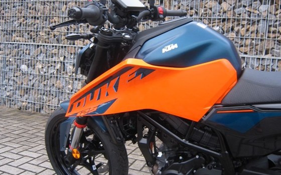 Neufahrzeug KTM 125 Duke - Bild 12