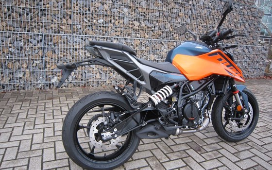 Neufahrzeug KTM 125 Duke - Bild 14