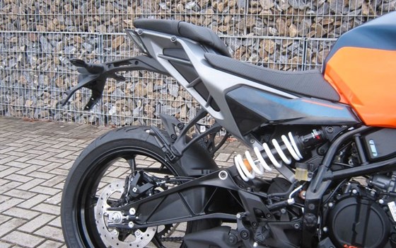 Neufahrzeug KTM 125 Duke - Bild 7
