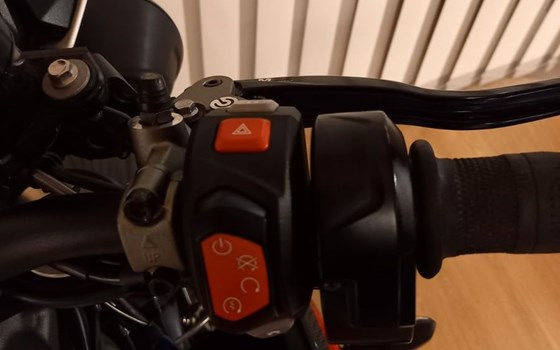 Gebrauchtmotorrad Triumph Speed Triple 1050 - Bild 12