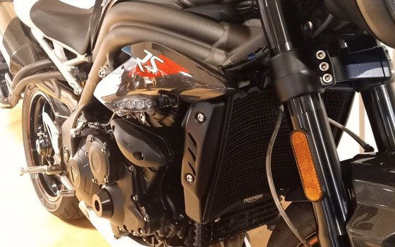 Gebrauchtmotorrad Triumph Speed Triple 1050 - Bild 6