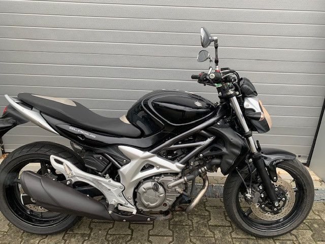 Suzuki SFV 650 Gladius