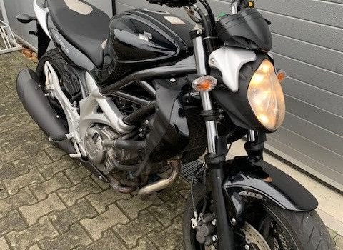 Gebrauchtmotorrad Suzuki SFV 650 Gladius - Bild 3