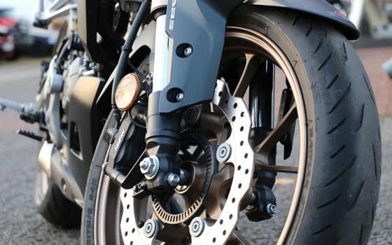 Gebrauchtmotorrad Honda CB125R - Bild 12