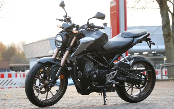 Gebrauchtmotorrad Honda CB125R - Bild 3