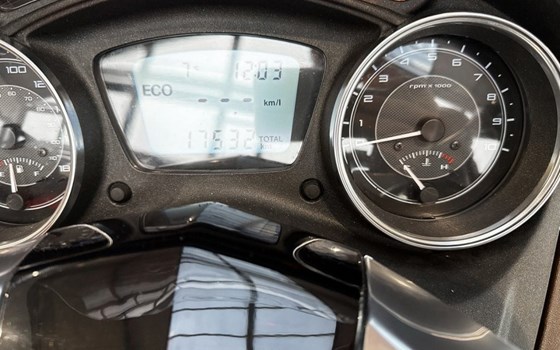 Gebrauchtmotorrad Piaggio X10 350 i.e. - Bild 5