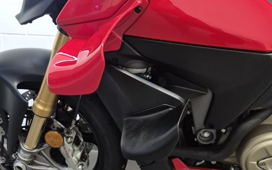 Gebrauchtmotorrad Ducati Streetfighter V4 S - Bild 16