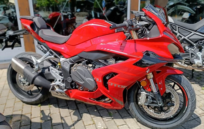QJ Motor SRK 800 RR