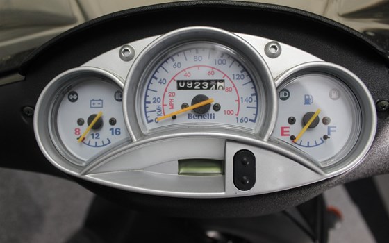 Gebrauchtmotorrad Benelli Velvet Touring 125 - Bild 11