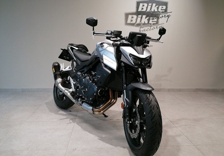 Honda CB750 Hornet (Digital Silver Metallic)