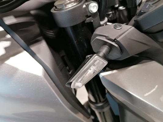 Honda CB750 Hornet (Digital Silver Metallic) - Bild 6