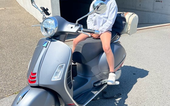 Offerta Vespa GTS 300 hpe Super Sport - Immagine 1