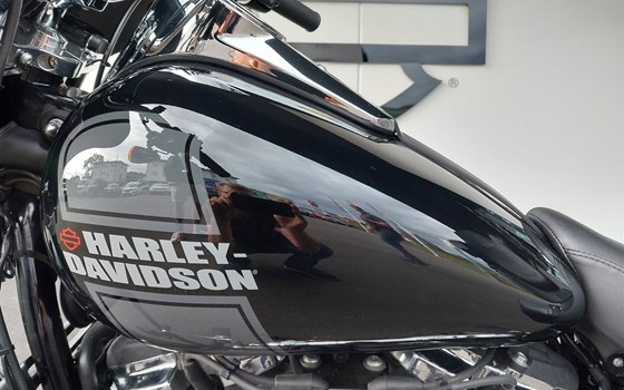 Gebrauchtmotorrad Harley-Davidson Softail Sport Glide FLSB - Bild 13