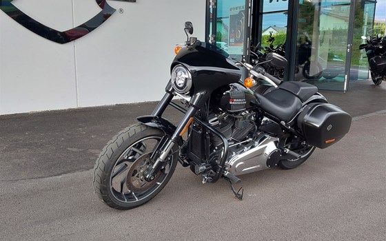 Gebrauchtmotorrad Harley-Davidson Softail Sport Glide FLSB - Bild 2