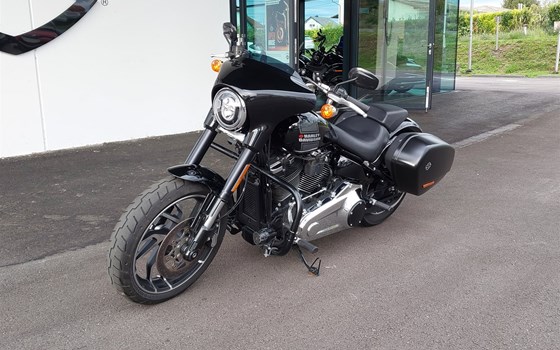 Gebrauchtmotorrad Harley-Davidson Softail Sport Glide FLSB - Bild 3