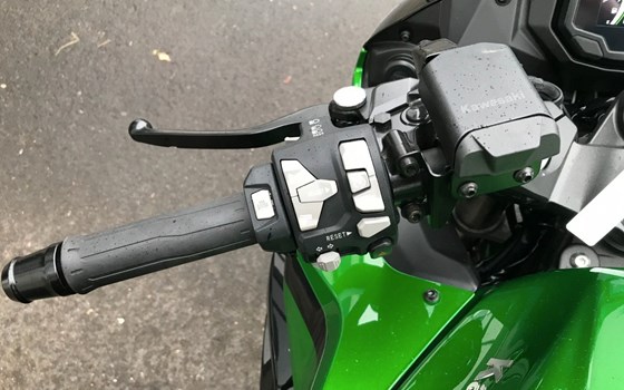 Gebrauchtmotorrad Kawasaki Ninja 1100SX SE - Bild 11