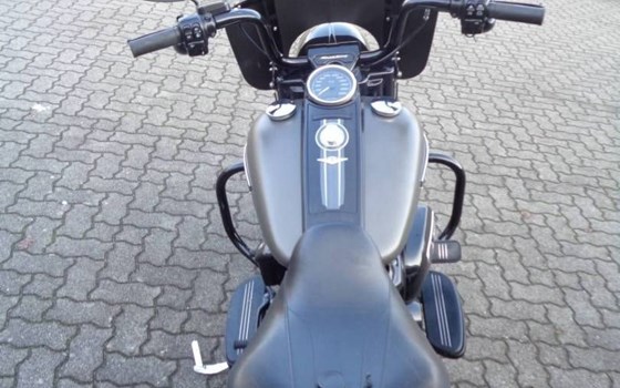 Gebrauchtmotorrad Harley-Davidson Touring Road King Special FLHRXS - Bild 3