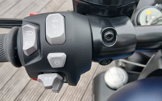 Gebrauchtmotorrad Triumph Rocket 3 Storm R - Bild 12