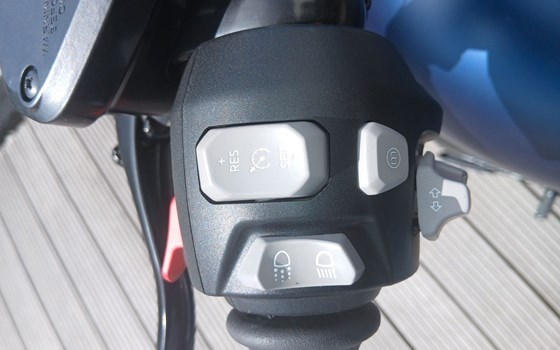 Gebrauchtmotorrad Triumph Rocket 3 Storm R - Bild 3