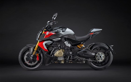 Gebrauchtmotorrad Ducati Diavel V4 RS - Bild 11