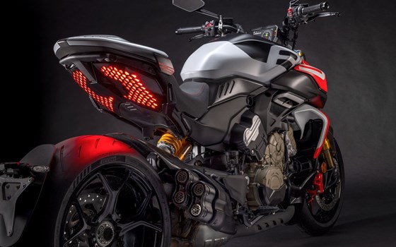Gebrauchtmotorrad Ducati Diavel V4 RS - Bild 9