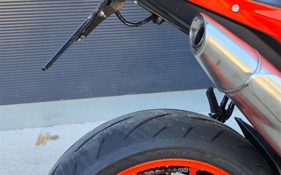 Gebrauchtmotorrad KTM 890 Duke GP - Bild 4