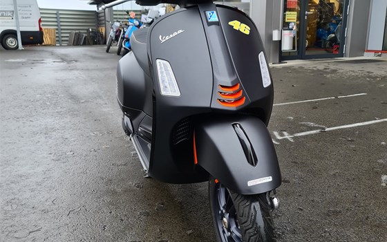 Gebrauchtmotorrad Vespa GTS 300 Super Sport - Bild 3