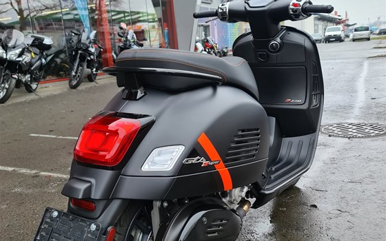 Gebrauchtmotorrad Vespa GTS 300 Super Sport - Bild 4