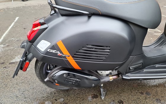 Gebrauchtmotorrad Vespa GTS 300 Super Sport - Bild 5