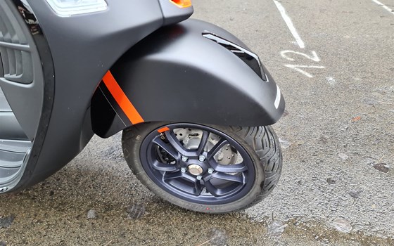 Gebrauchtmotorrad Vespa GTS 300 Super Sport - Bild 6