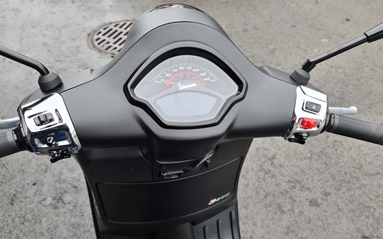 Gebrauchtmotorrad Vespa GTS 300 Super Sport - Bild 9