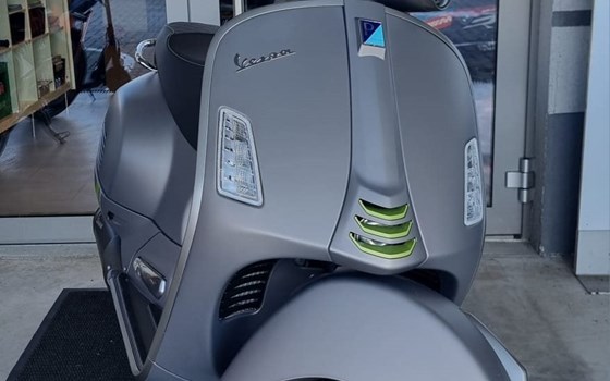 Gebrauchtmotorrad Vespa GTS 300 Super Tech - Bild 6