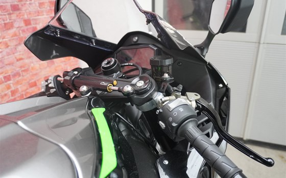 Gebrauchtmotorrad Kawasaki Ninja ZX-10R - Bild 3