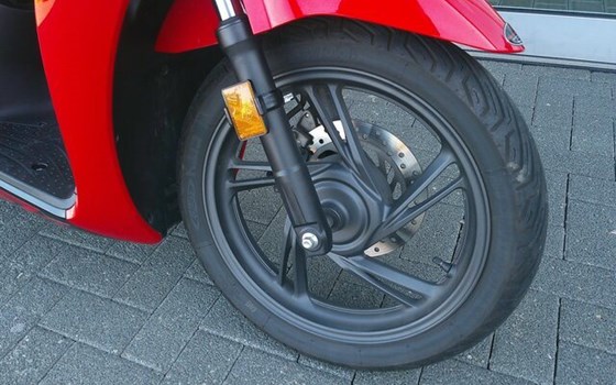 Gebrauchtmotorrad Honda SH125i - Bild 8