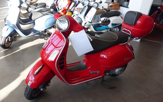 Gebrauchtmotorrad Vespa GTS 300 - Bild 3