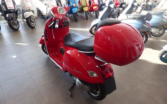 Gebrauchtmotorrad Vespa GTS 300 - Bild 4