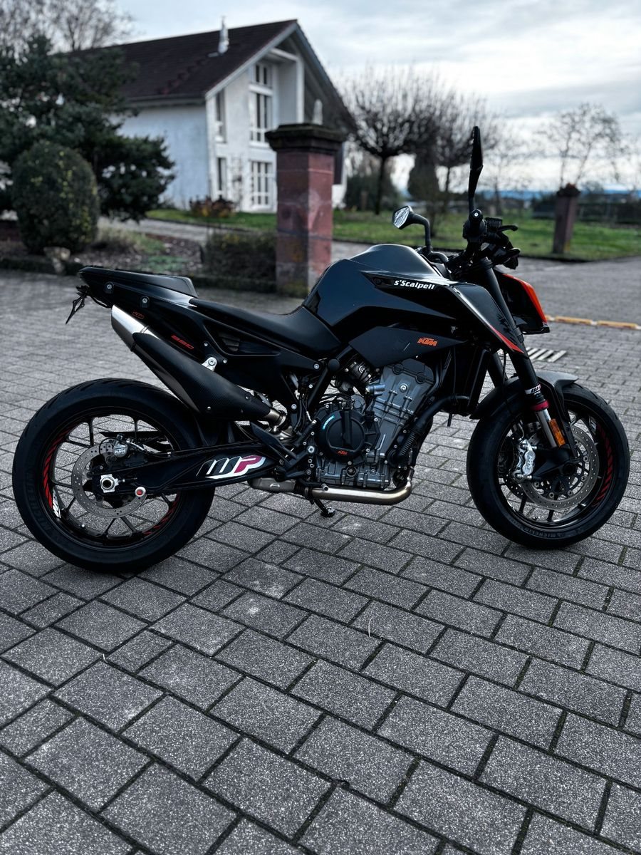 KTM 890 Duke 