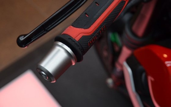 Gebrauchtmotorrad Ducati Streetfighter V2 - Bild 12