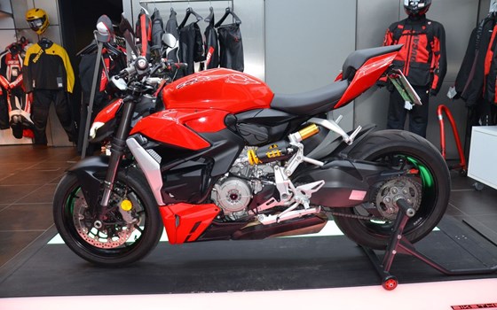 Gebrauchtmotorrad Ducati Streetfighter V2 - Bild 2