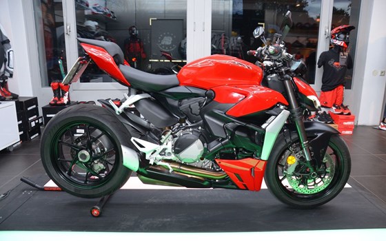 Gebrauchtmotorrad Ducati Streetfighter V2 - Bild 2