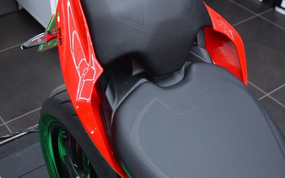 Gebrauchtmotorrad Ducati Streetfighter V2 - Bild 8