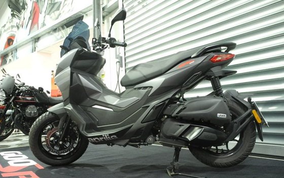 Gebrauchtmotorrad Aprilia SR GT 125 - Bild 2