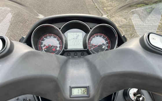 Gebrauchtmotorrad Kymco Downtown 300i - Bild 7