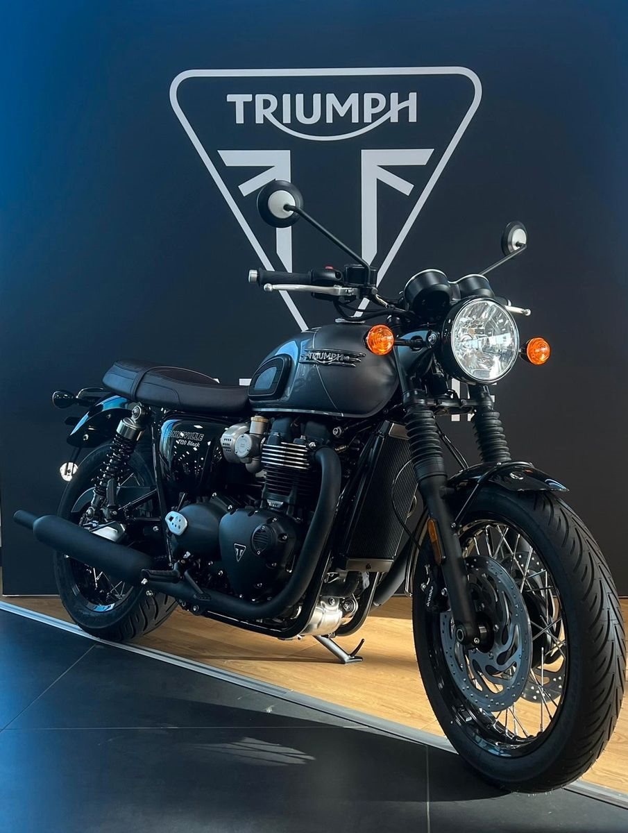 Triumph Bonneville T120 Black