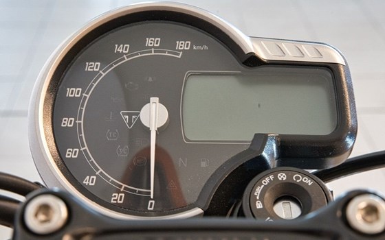 Gebrauchtmotorrad Triumph Speed 400 - Bild 11