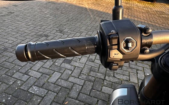 Neufahrzeug Honda CB650R E-Clutch - Bild 13