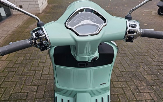 Neufahrzeug Vespa GTS 125 - Bild 12