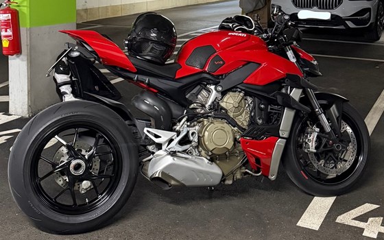 Gebrauchtmotorrad Ducati Streetfighter V4 - Bild 3